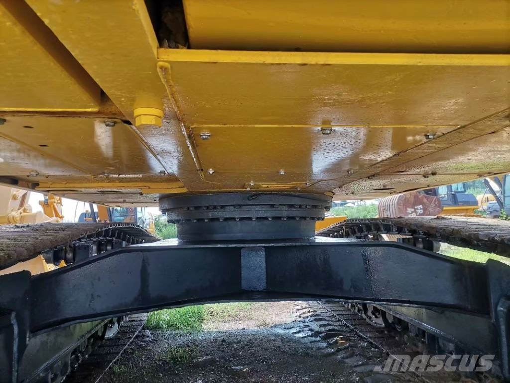 Komatsu PC 220-8 Crawler excavators