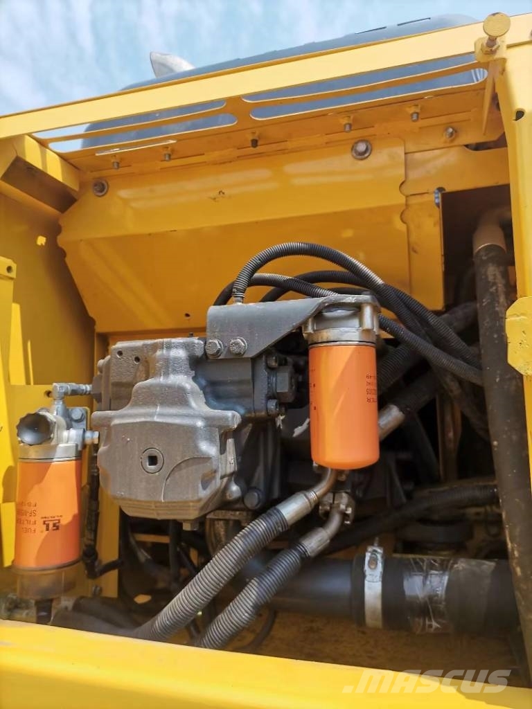 Komatsu PC 220-8 Crawler excavators
