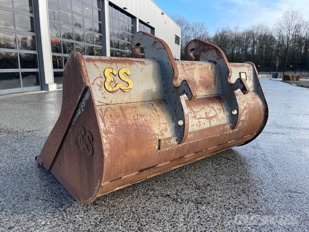 Eurosteel Crane bucket / Kraanbak 220cm 2600 liter CW45 Cucharones