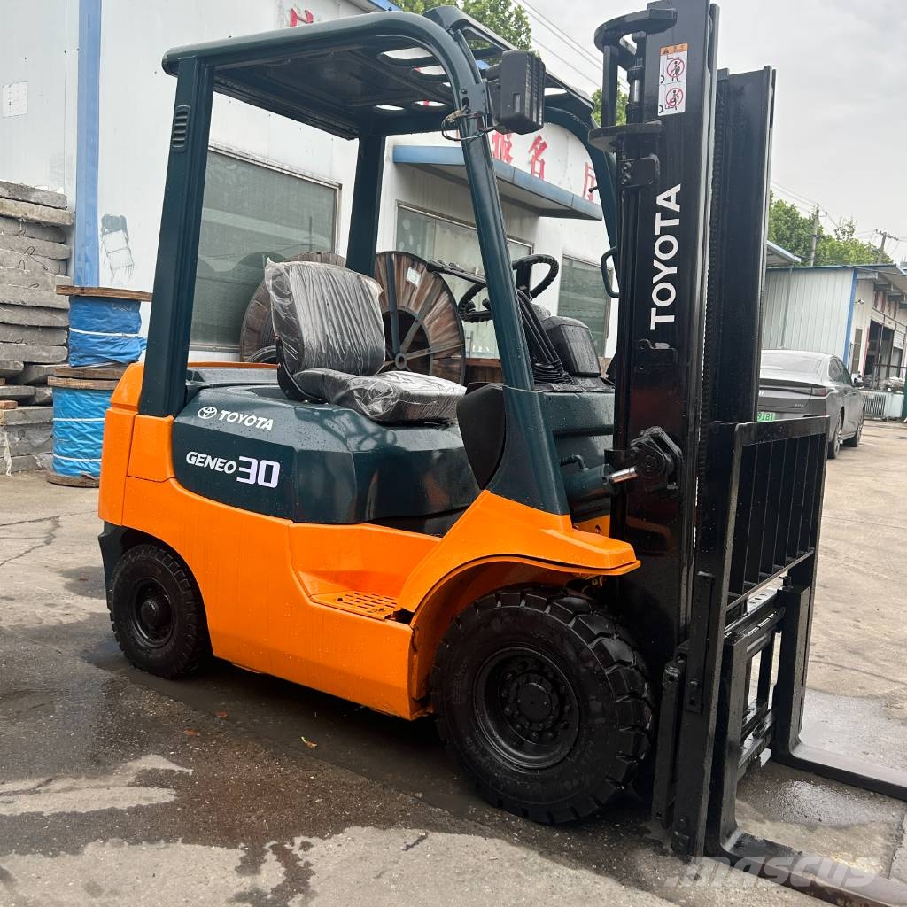 Toyota 3t Дизелови камиони