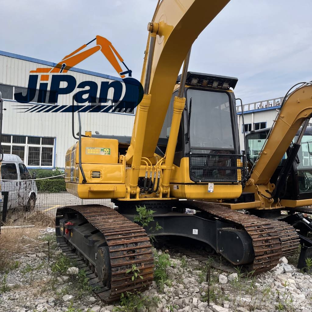 Komatsu PC 160 중형굴삭기 7톤-28톤