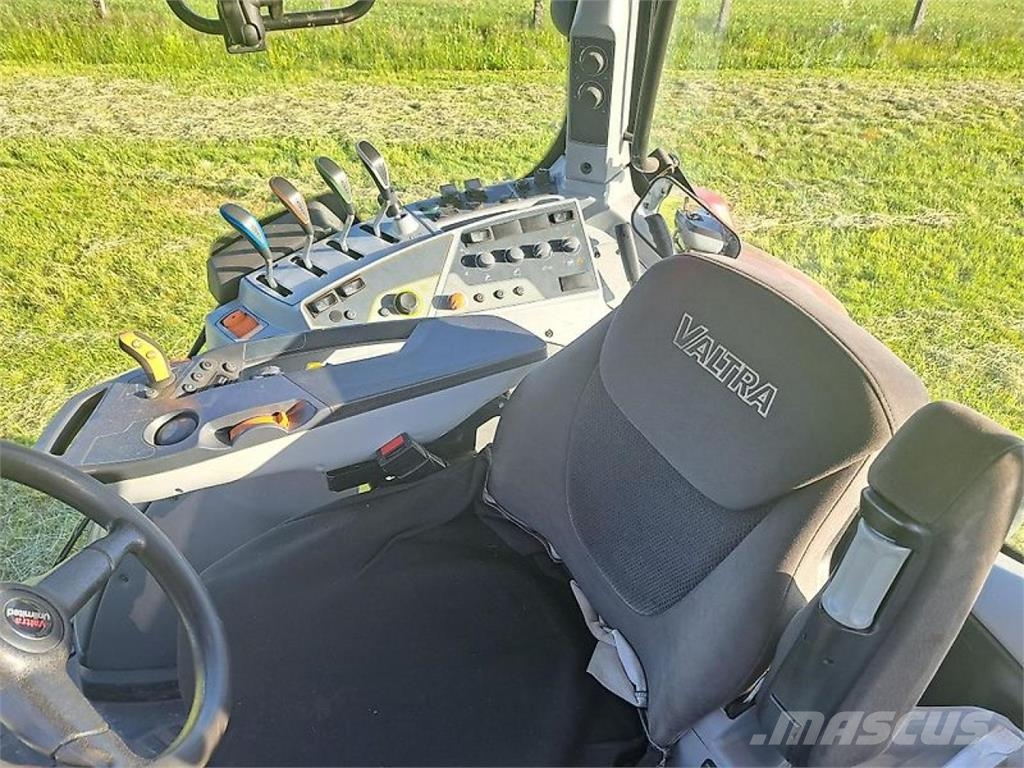 Valtra T254 A Unlimeted Traktorit