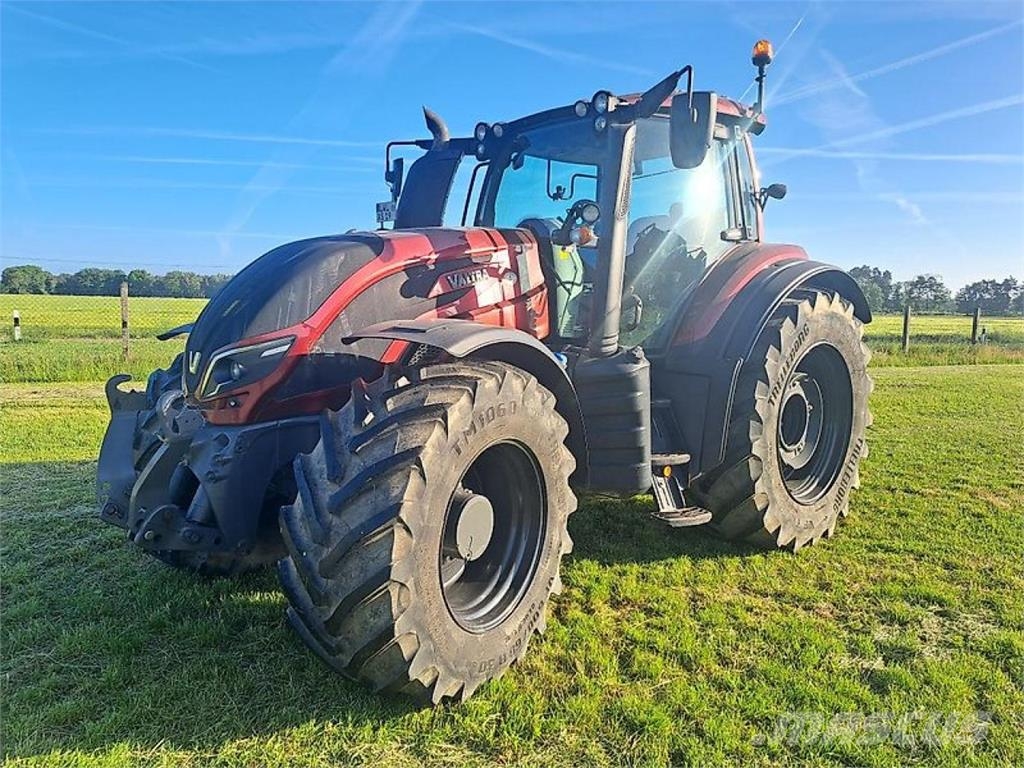 Valtra T254 A Unlimeted Traktorit