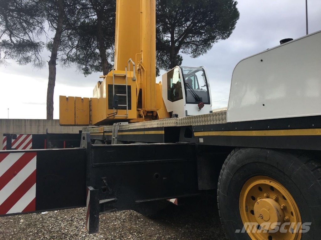 Demag AC 300 Kranen voor alle terreinen