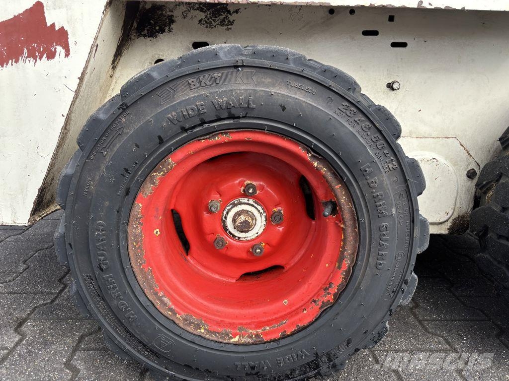 Bobcat 435 Skid steer loaders