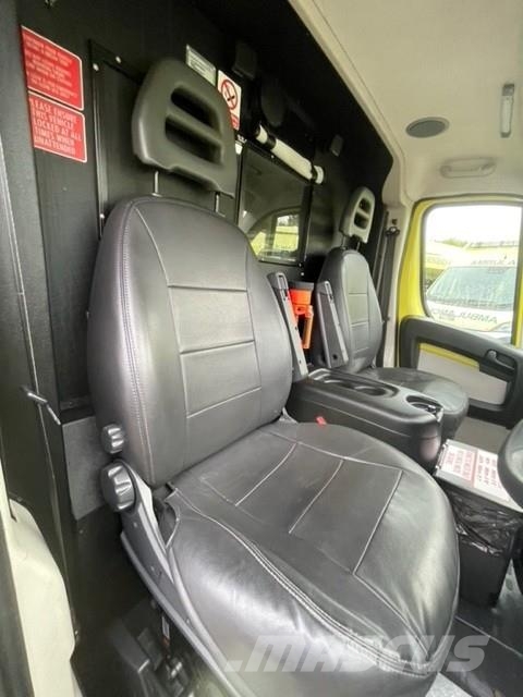 Fiat Ducato A&E Fiat Ducato A&E Vehicle with Stryker Pr Ambulancias