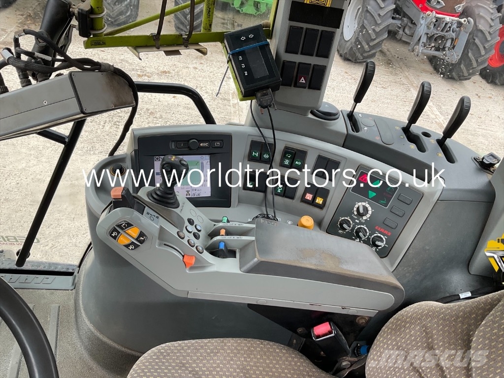 CLAAS Axion 820 Tractors