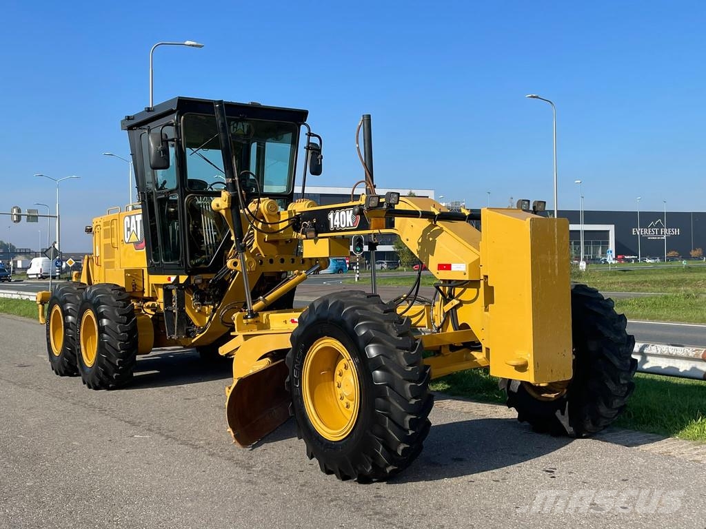 CAT 140k Niveleuse