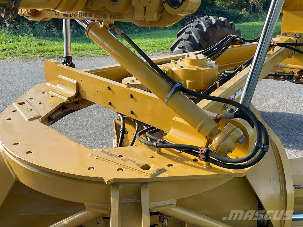CAT 140k Niveleuse