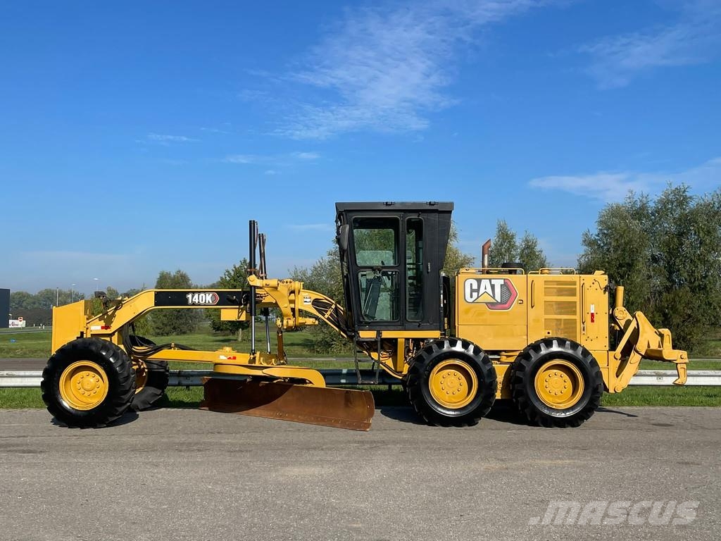CAT 140k Niveleuse