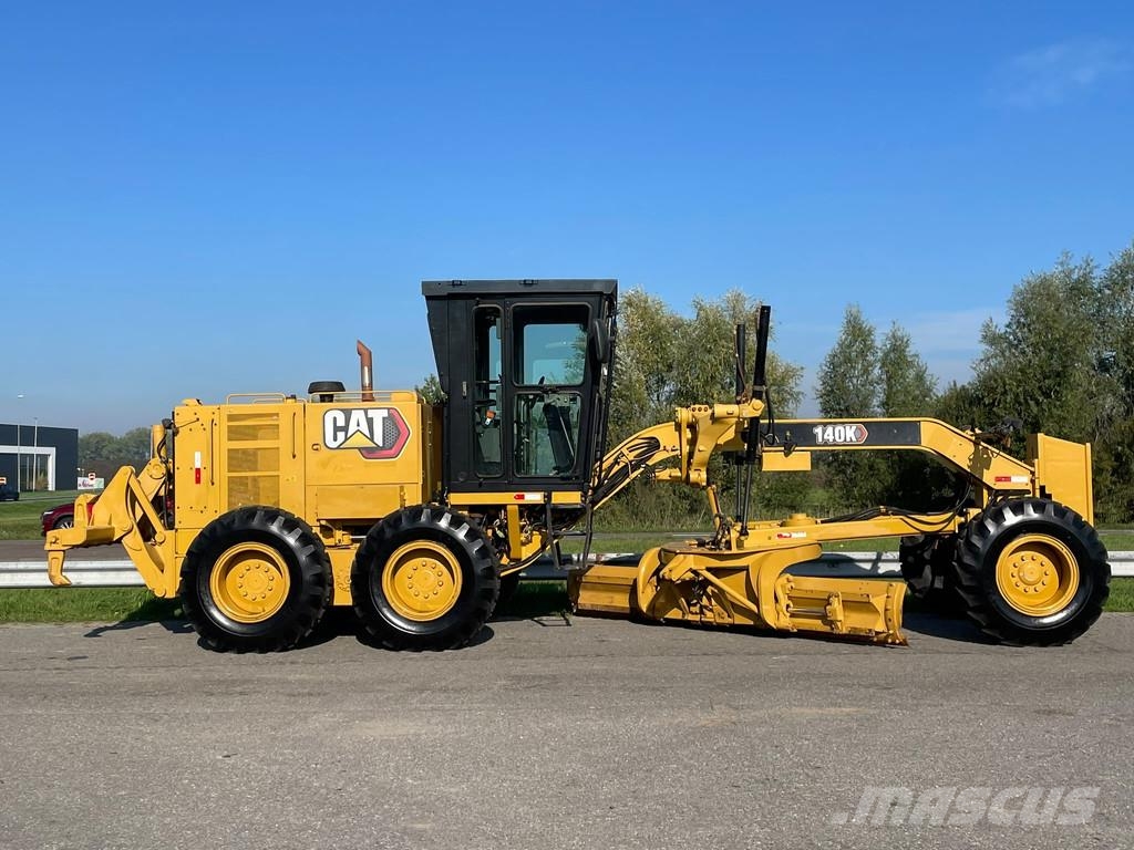 CAT 140k Niveleuse