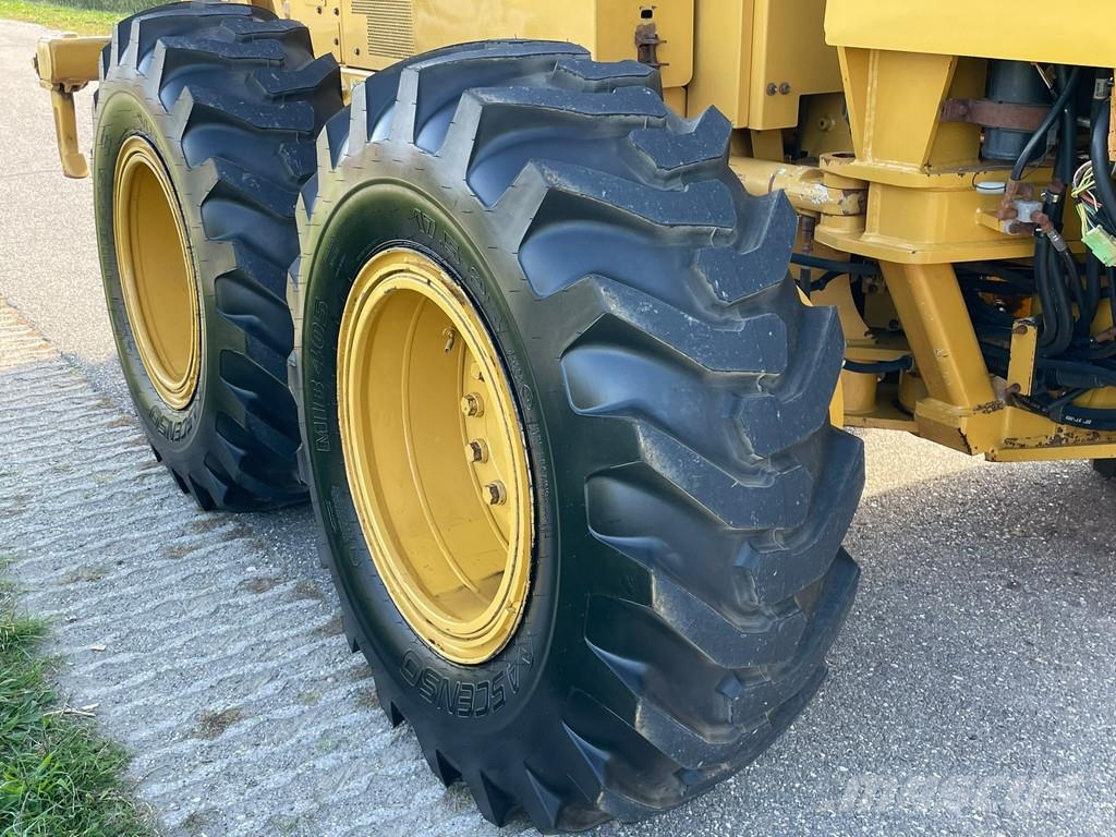 CAT 140k Niveleuse