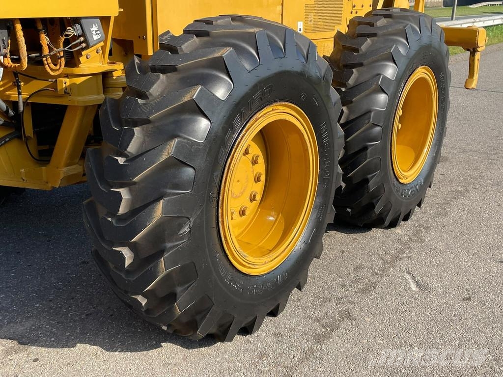 CAT 140k Niveleuse