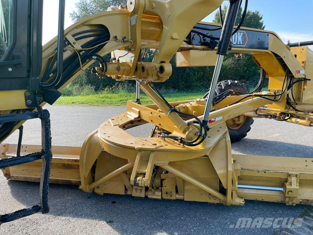 CAT 140k Niveleuse