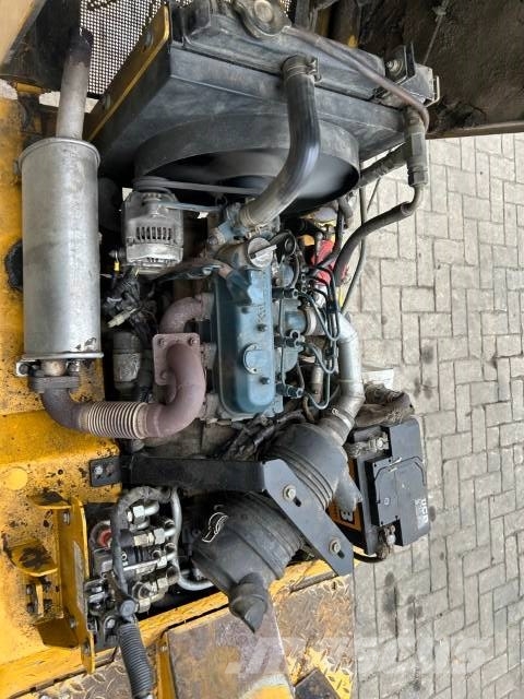 GiANT D 261 S لوادر بعجل