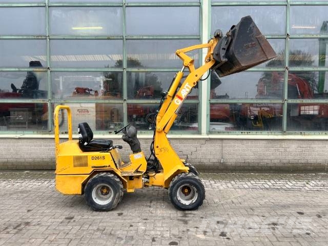 GiANT D 261 S لوادر بعجل