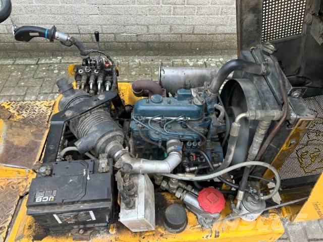 GiANT D 261 S لوادر بعجل