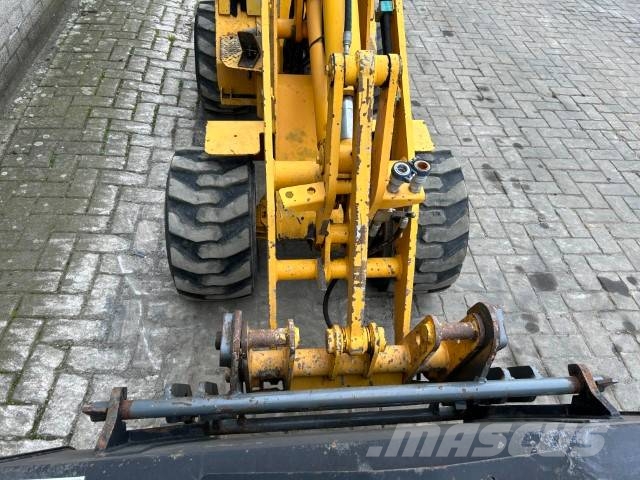 GiANT D 261 S لوادر بعجل