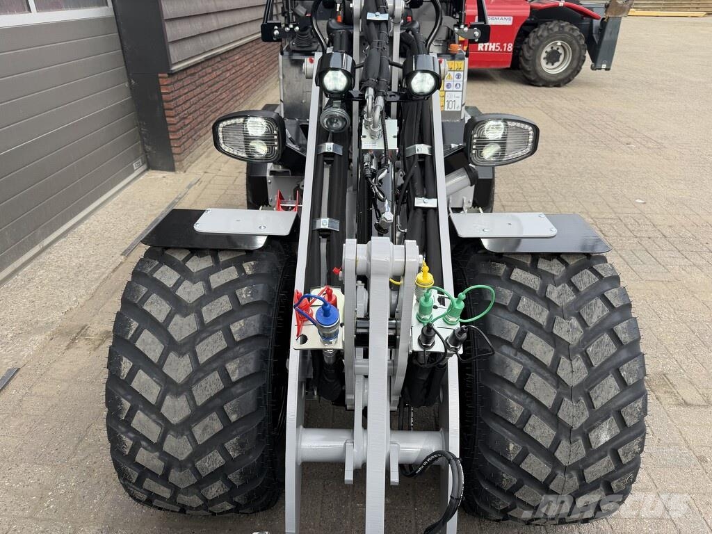 GiANT G2700 X-TRA HD+ shovel / kniklader NIEUW signaalgr Kolesni nakladalci