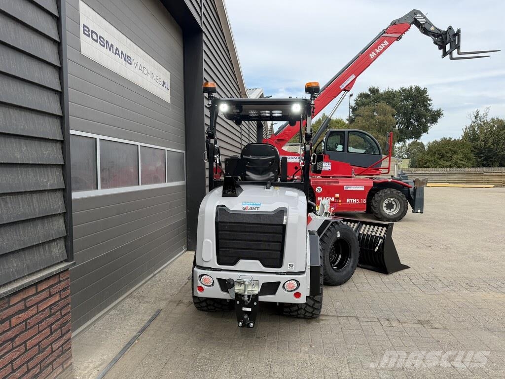 GiANT G2700 X-TRA HD+ shovel / kniklader NIEUW signaalgr Kolesni nakladalci