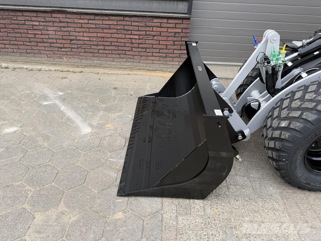 GiANT G2700 X-TRA HD+ shovel / kniklader NIEUW signaalgr Kolesni nakladalci
