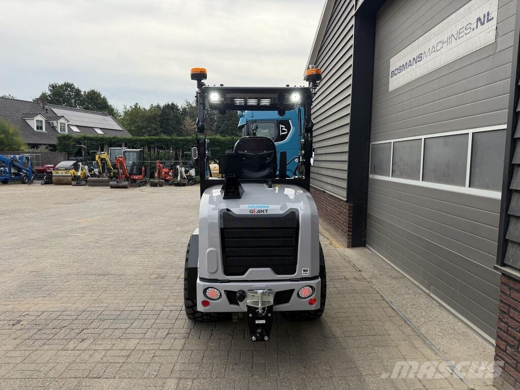 GiANT G2700 X-TRA HD+ shovel / kniklader NIEUW signaalgr Kolesni nakladalci