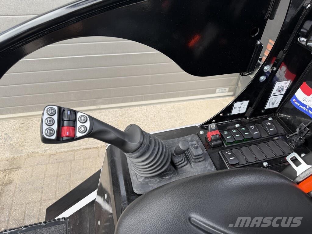 GiANT G2700 X-TRA HD+ shovel / kniklader NIEUW signaalgr Kolesni nakladalci