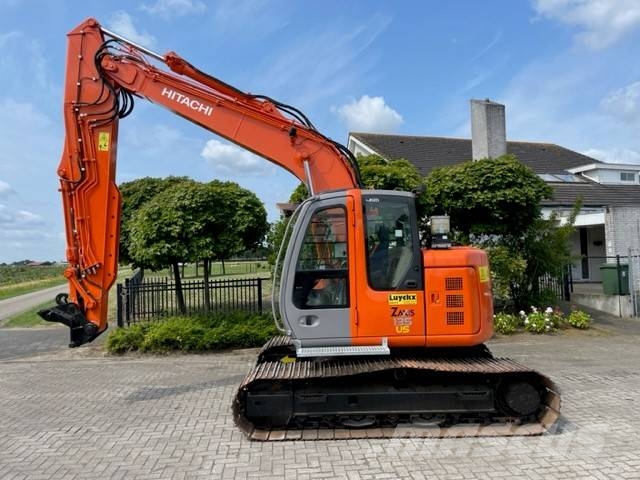Hitachi ZX 135 UR حفارات زحافة