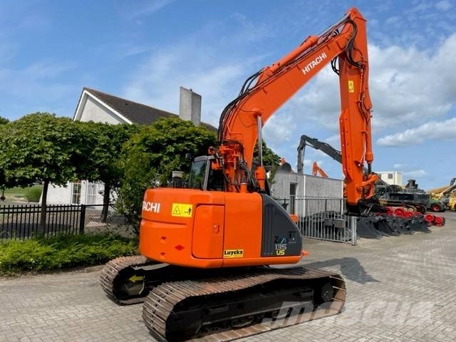 Hitachi ZX 135 UR حفارات زحافة