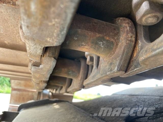 Hitachi ZX 135 UR حفارات زحافة
