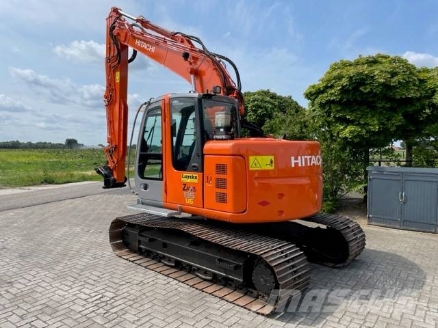 Hitachi ZX 135 UR حفارات زحافة