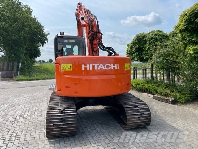 Hitachi ZX 135 UR حفارات زحافة