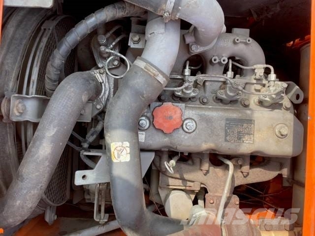 Hitachi ZX 135 UR حفارات زحافة