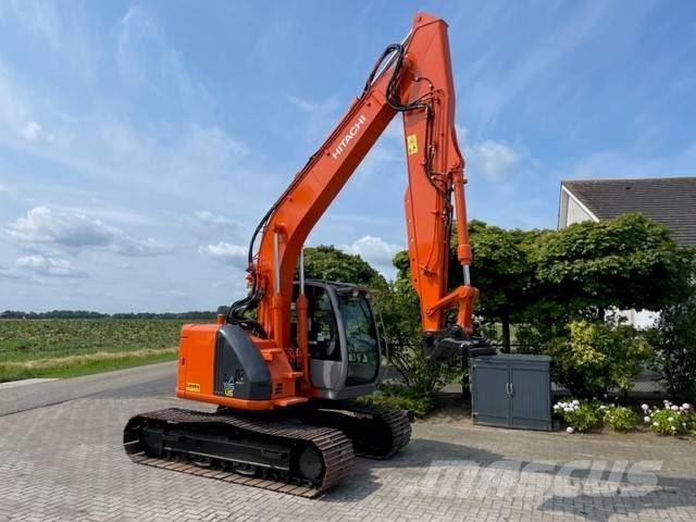 Hitachi ZX 135 UR حفارات زحافة