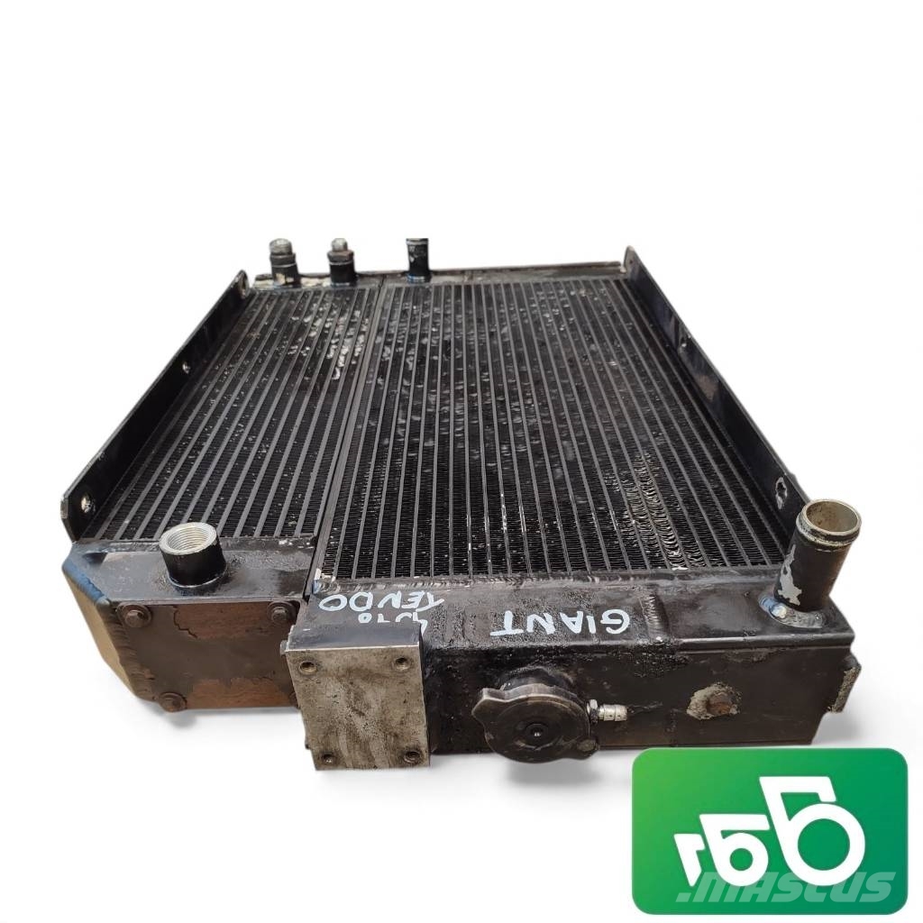 GiANT Tendo 4548 Radiator Radiatoriai