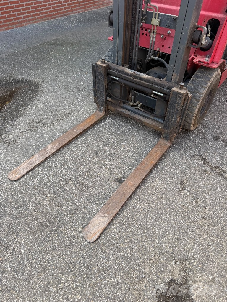 Nissan EBTP1 F1 LPG forklifts