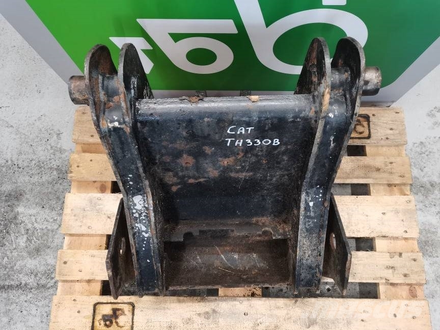 CAT TH 330 equipment frame Wysięgniki i ramiona