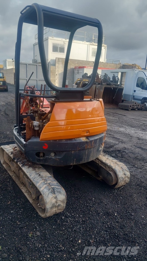 Kubota U 20 Sijos ir savivarčiai