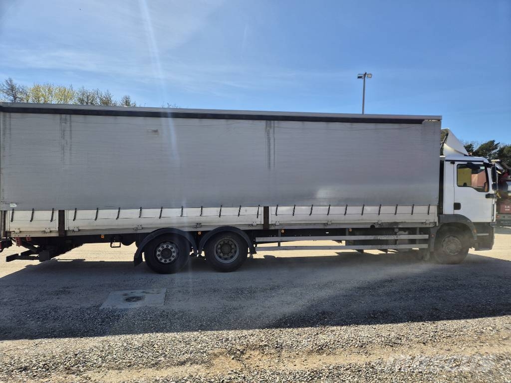 MAN TGM 26.290 6x2-4 //Lift// Nákladné vozidlá s bočnou zhrnovacou plachtou