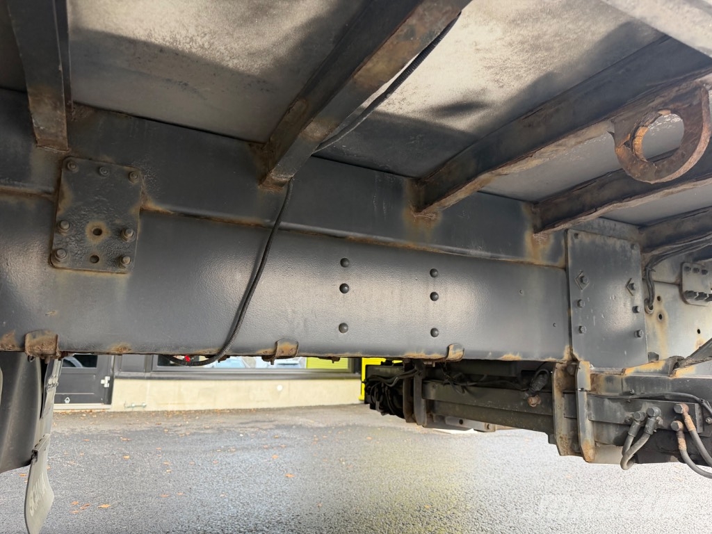Scania P 230 Umpikorikuorma-autot