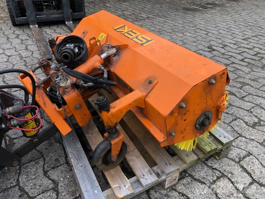 Iseki KL 110 Zamiatarki - Zgarniarki - Odśnieżarki