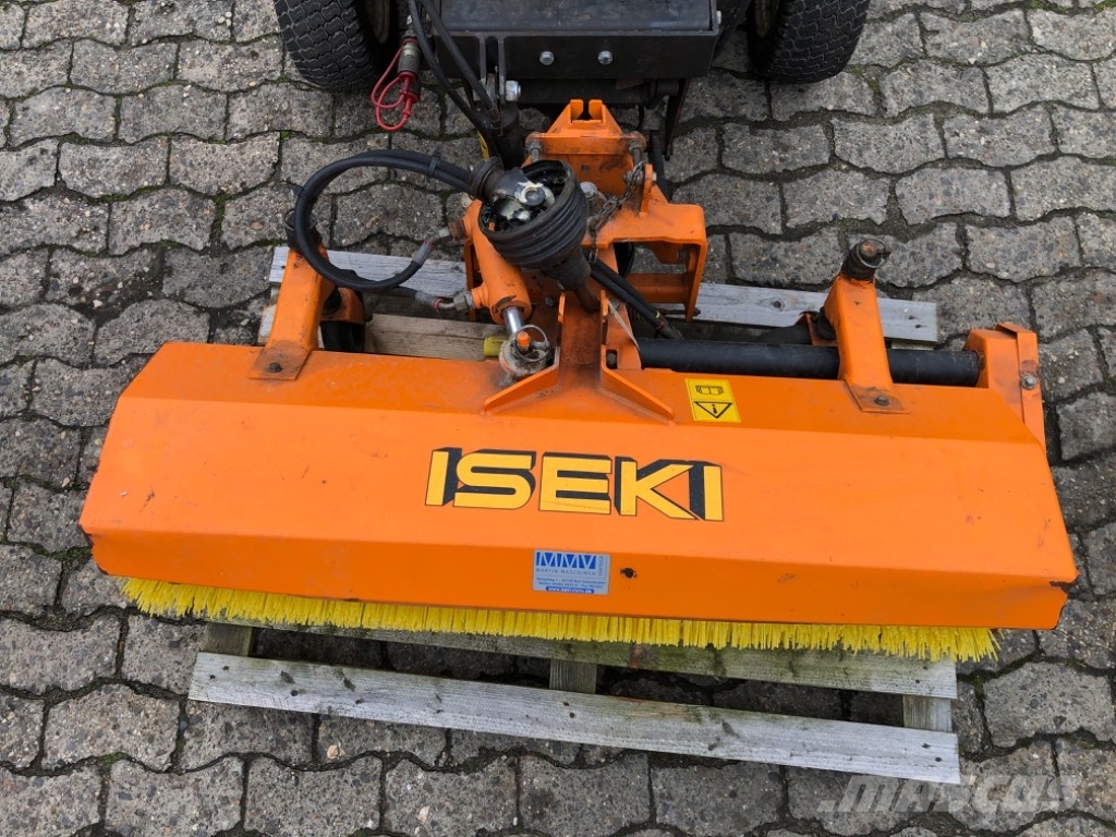Iseki KL 110 Zamiatarki - Zgarniarki - Odśnieżarki
