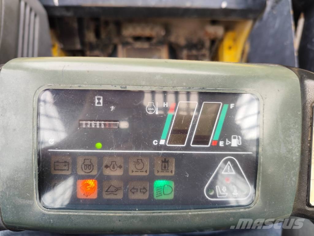 Komatsu SK 714 Kompaktlastare
