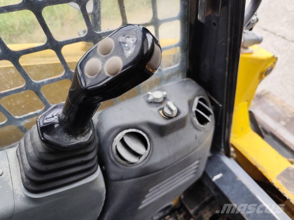 Komatsu SK 714 Kompaktlastare