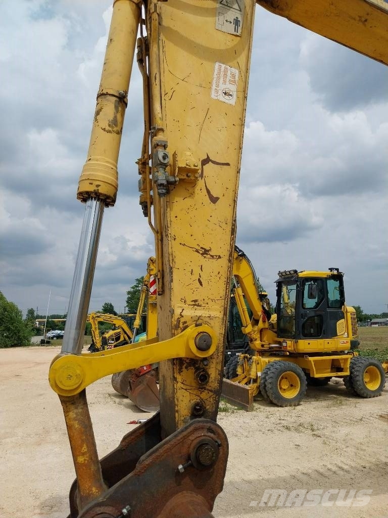 Komatsu PC 240 LC-8 حفارات زحافة