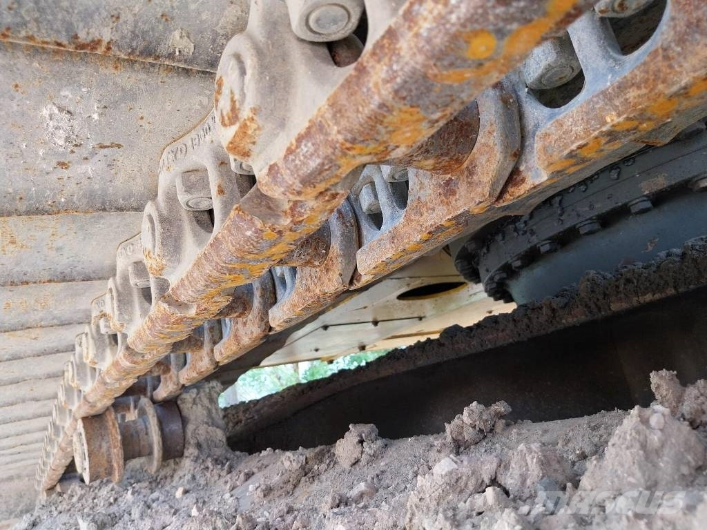 Komatsu PC 240 LC-8 حفارات زحافة