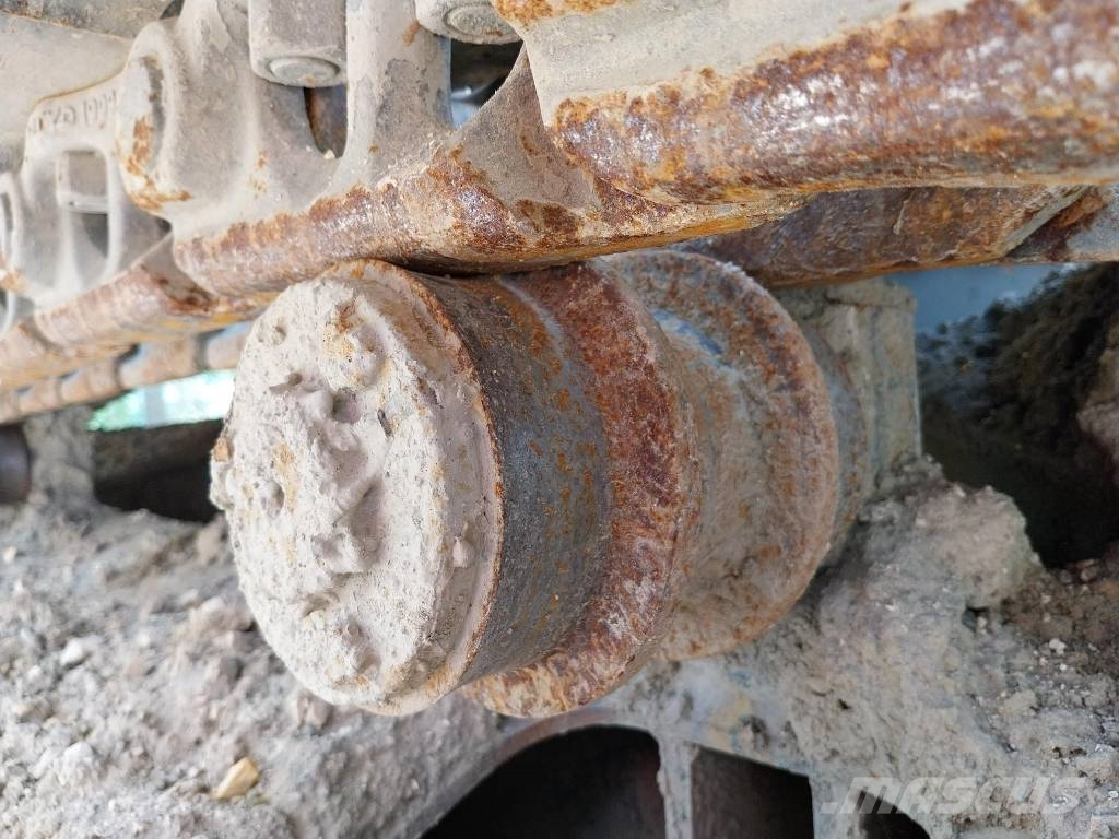 Komatsu PC 240 LC-8 حفارات زحافة