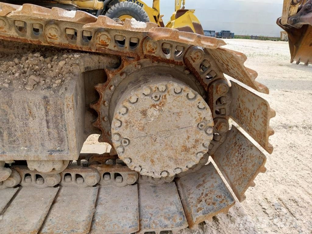 Komatsu PC 240 LC-8 حفارات زحافة