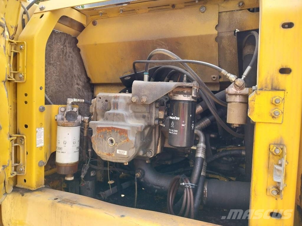 Komatsu PC 240 LC-8 حفارات زحافة