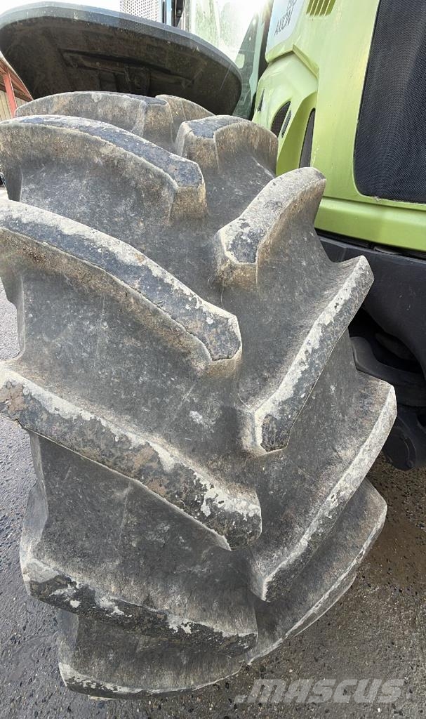 CLAAS AXION 810 Traktorji
